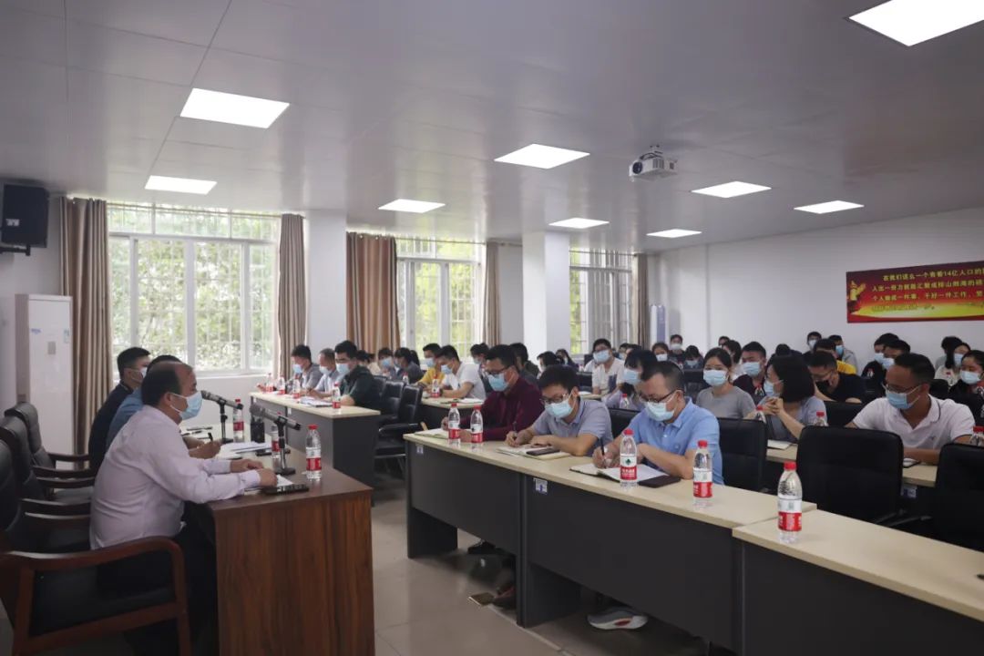 luck18xinli集团召开2022年阶段性工作总结会