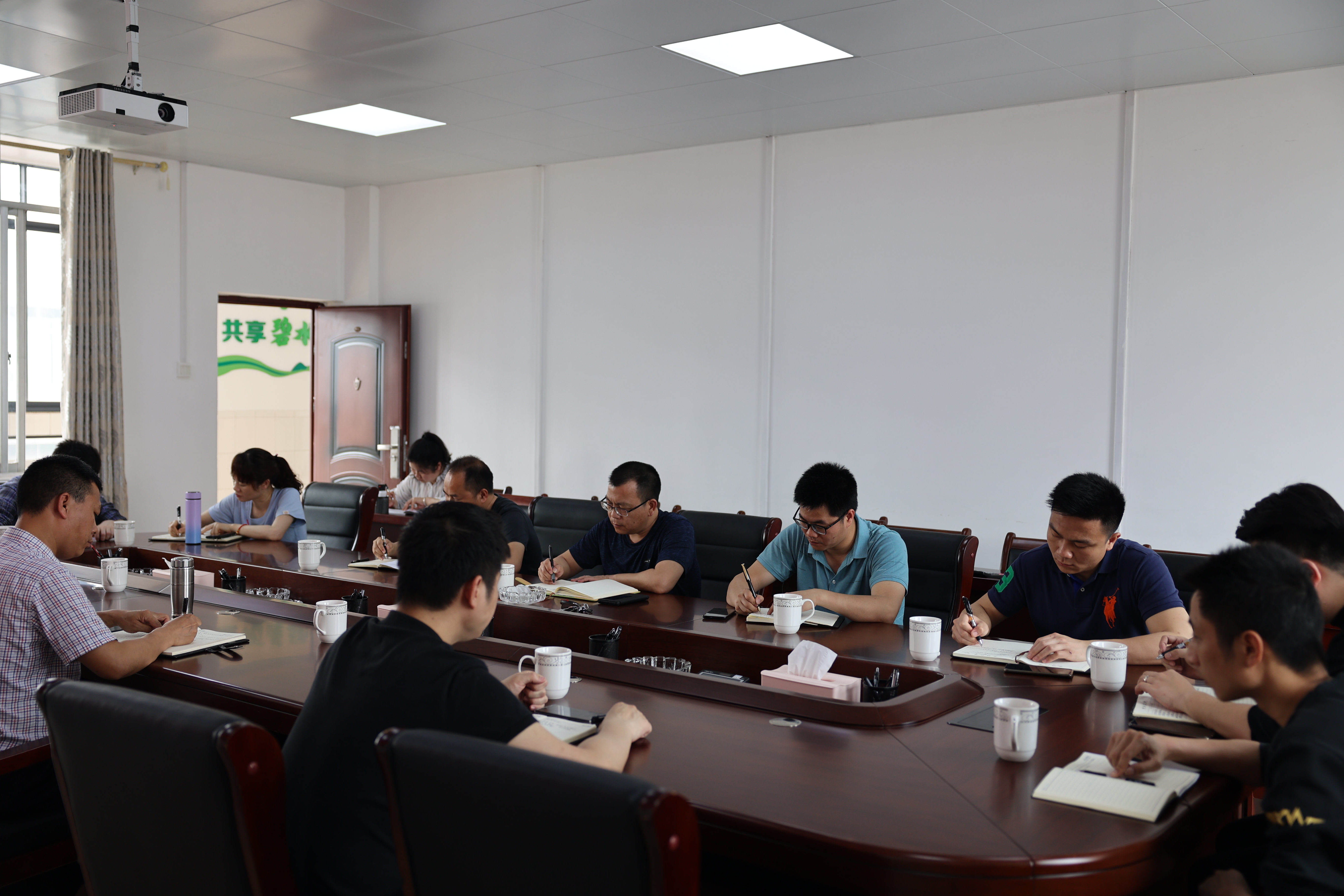 集团公司召开2021年第一季度安全出产 总结暨第二季度安全出产部署会2.jpg