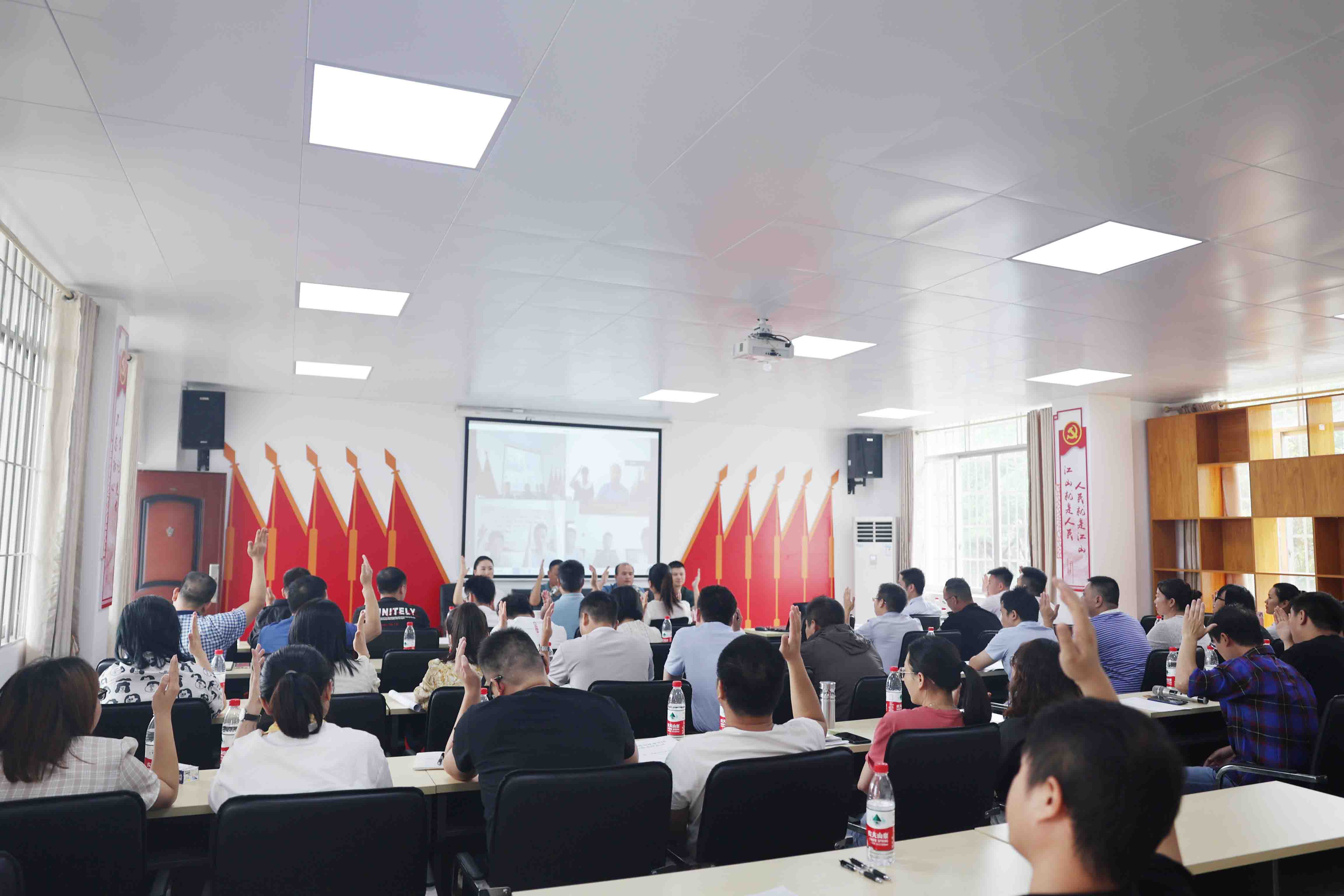 luck18xinli召开第一次职工代表大会