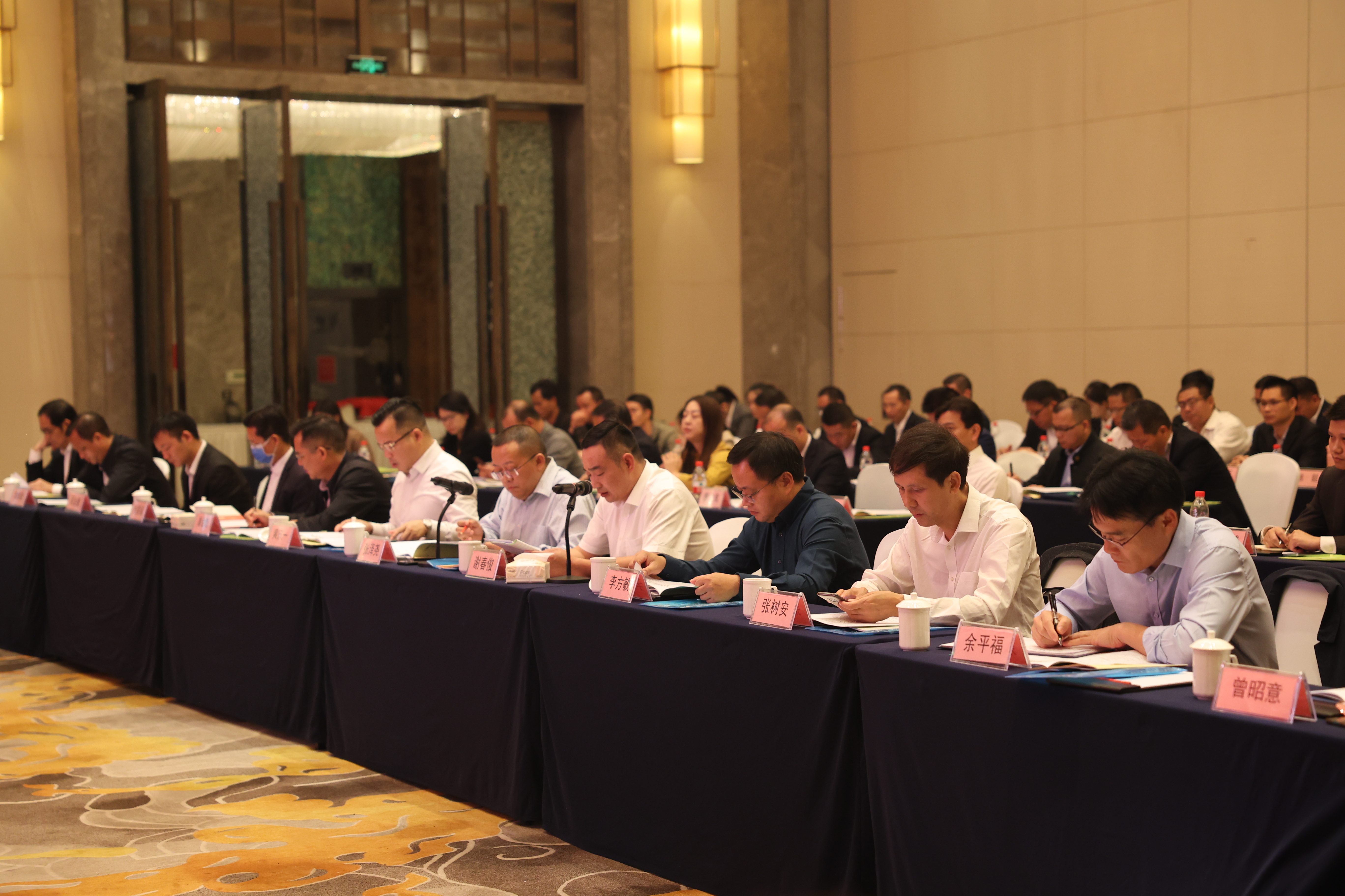 万里长征刚起步 千钧沉任再扬帆——luck18xinli召开成立一周年座谈会暨“两山”实际基地授牌典礼