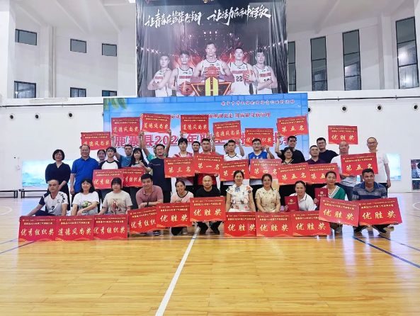 赛场驰骋创佳绩，，，，，拼搏向上展风采