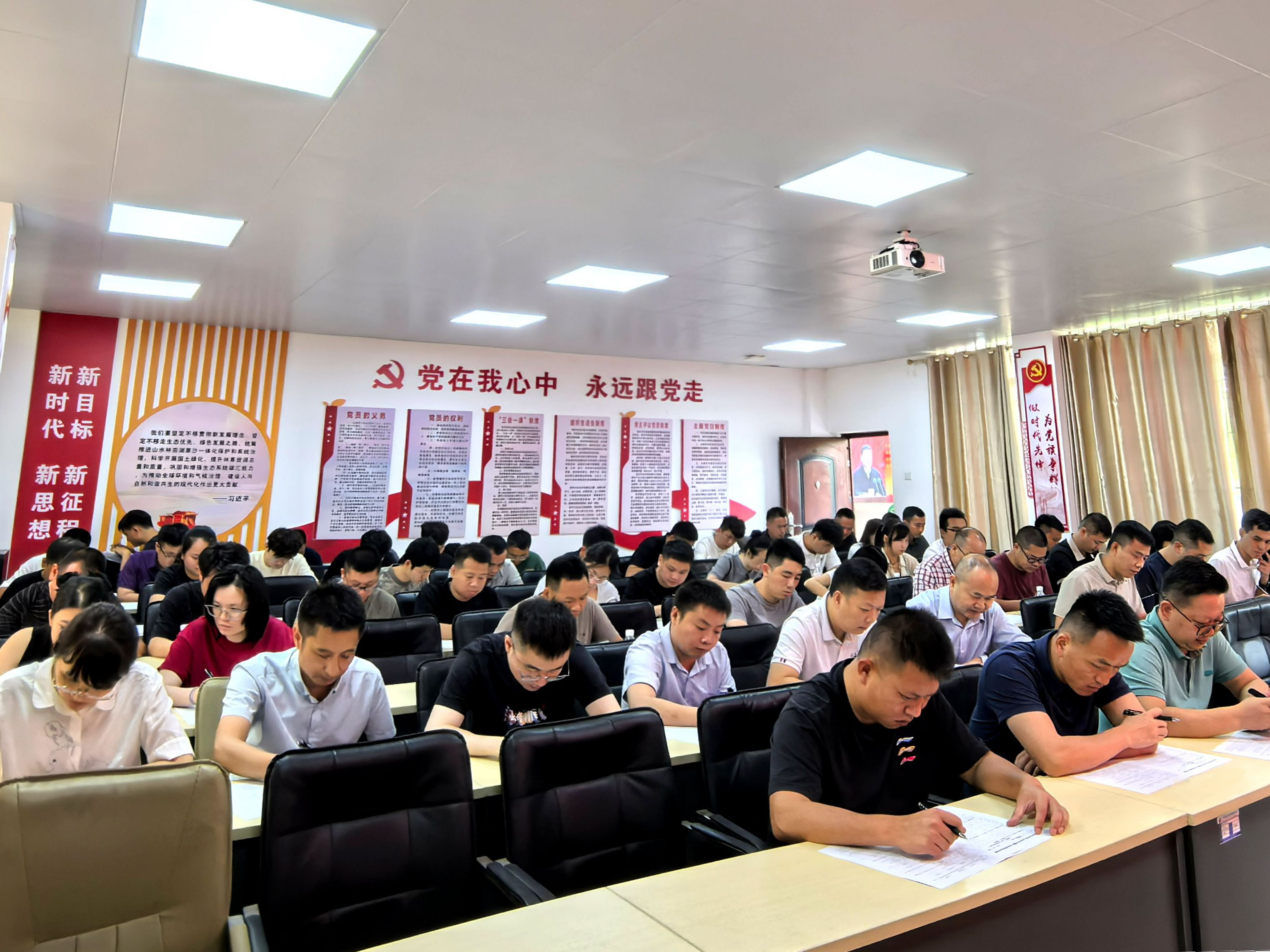 luck18xinli集团进行2025年安全出产治理培训班